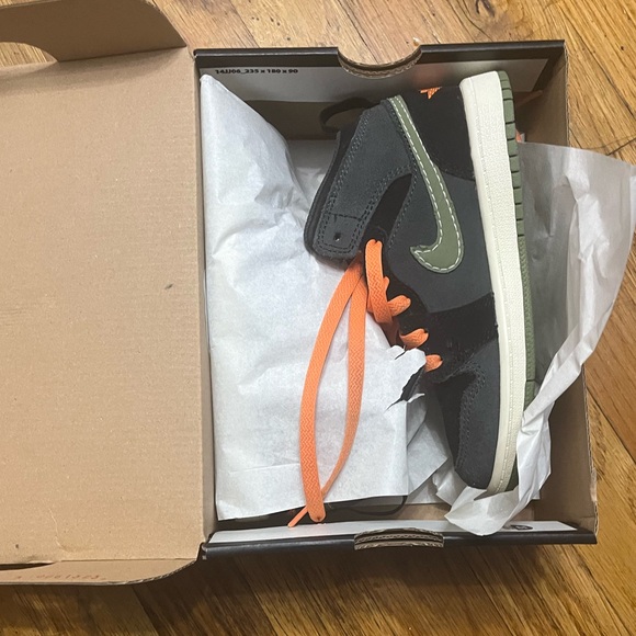 Jordan 1 Mid SE Craft in Little Kids' size 13, Anthracite/Black/Bright Mandarin - Picture 12 of 12